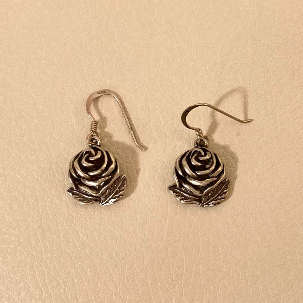 ✨ 2 for $20 ✨ Sterling silver rose earrings